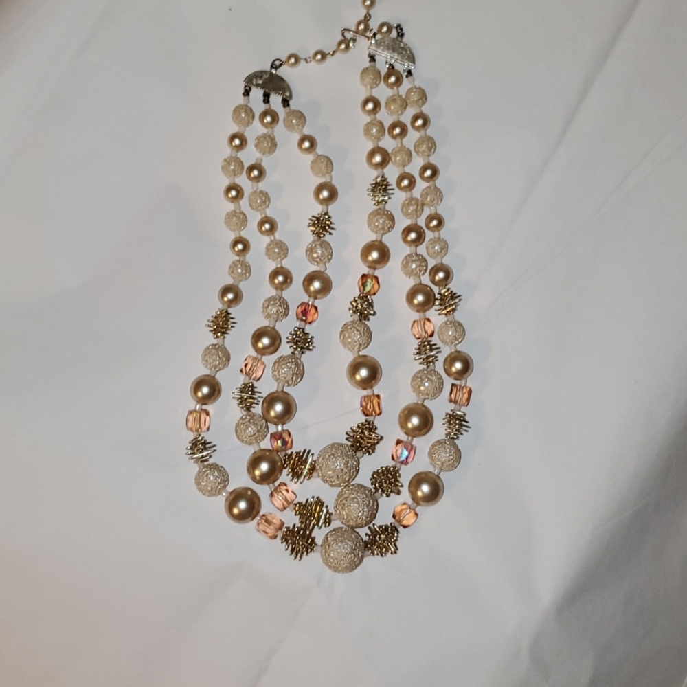 Multi Stand White/Pink Neclace